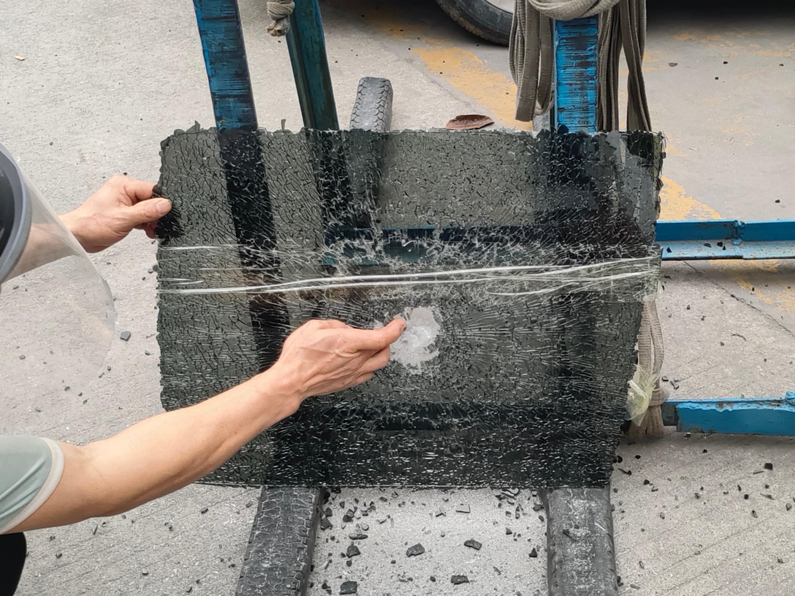 防暴玻璃：高強度安全防護的多層復(fù)合材料